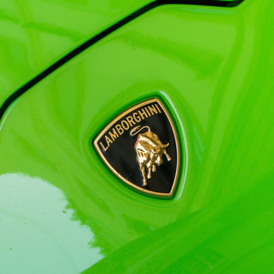 Kostenloses Stock Foto zu emblem, glänzend, green
